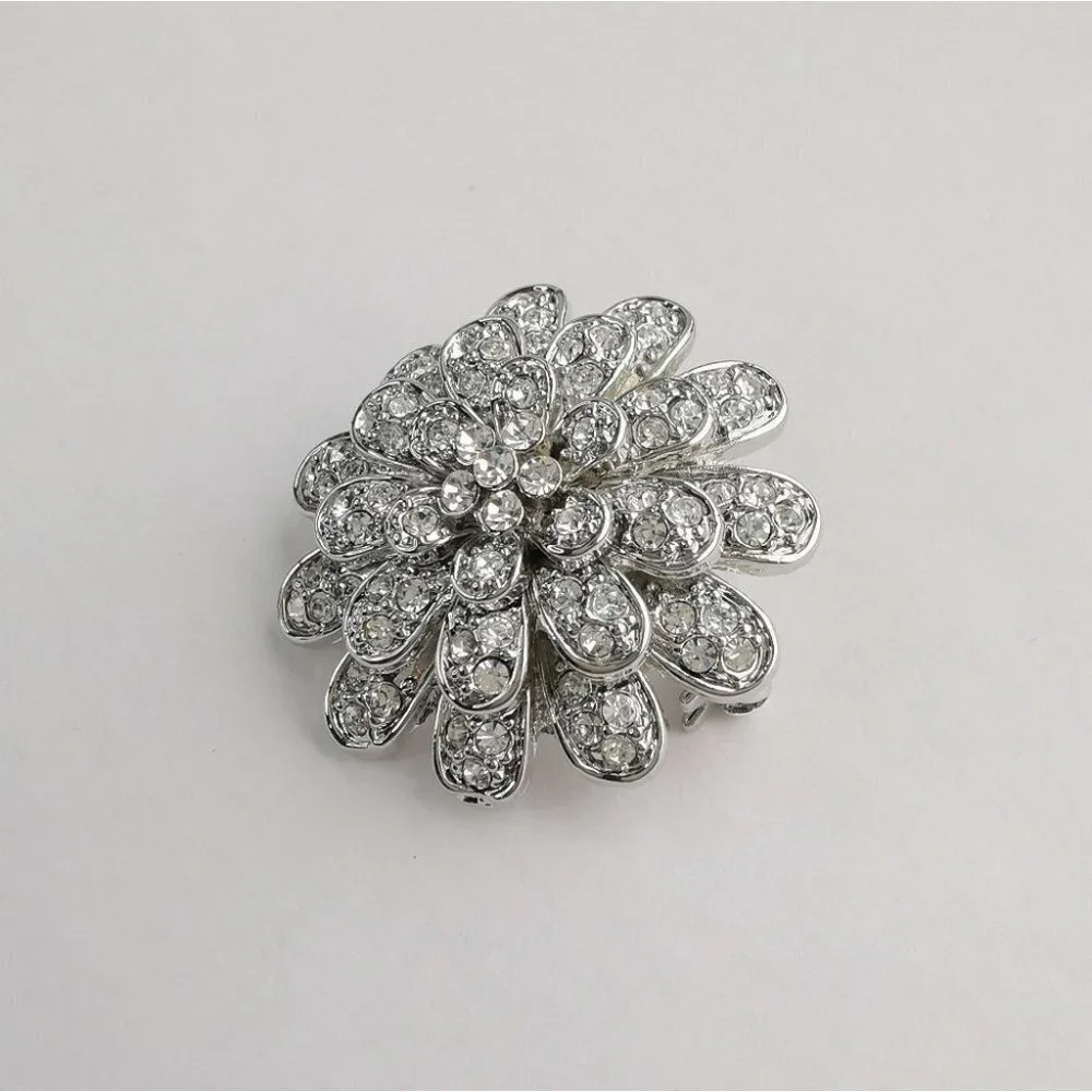 ES flower brooch